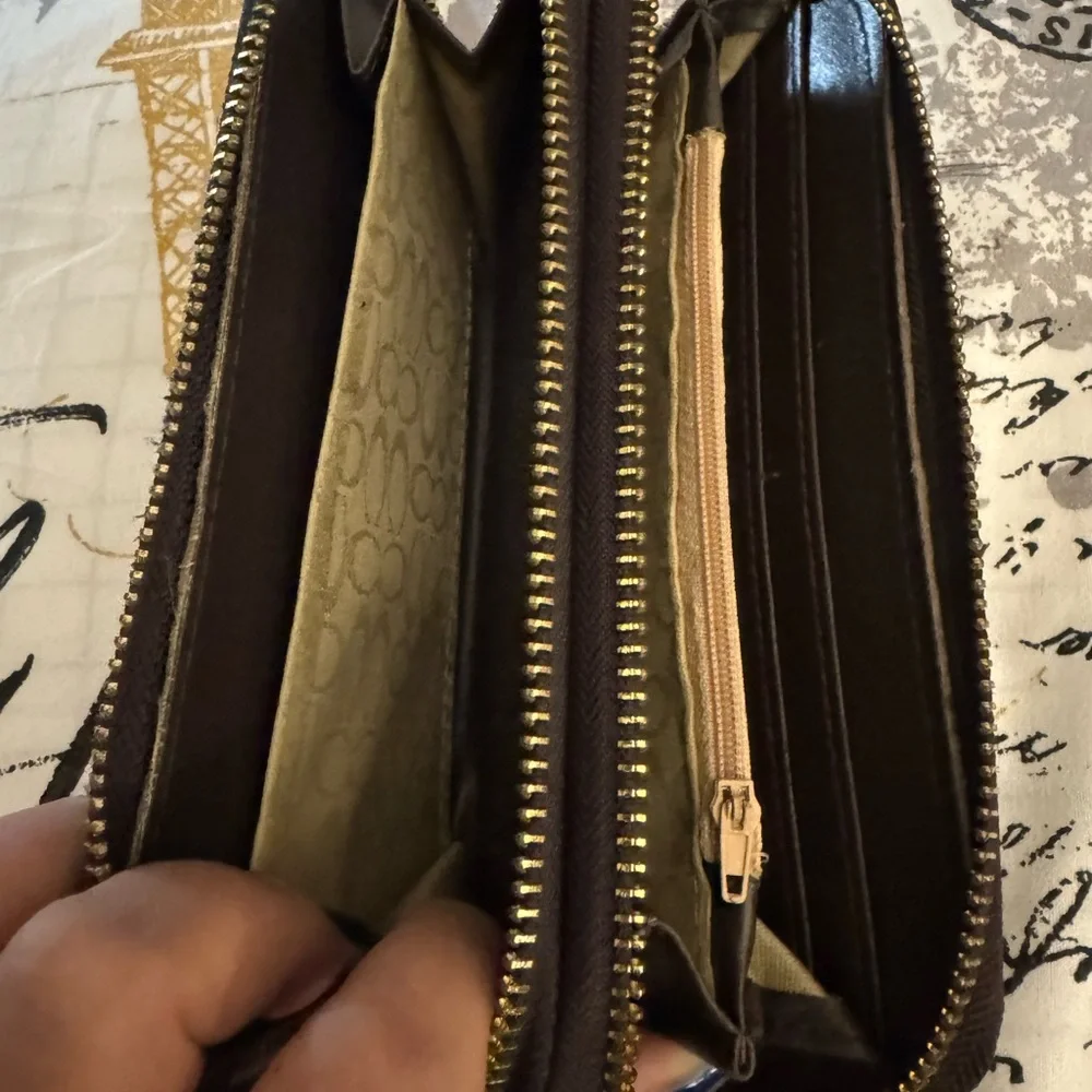 Coach carriage vintage Double Zip Wallet